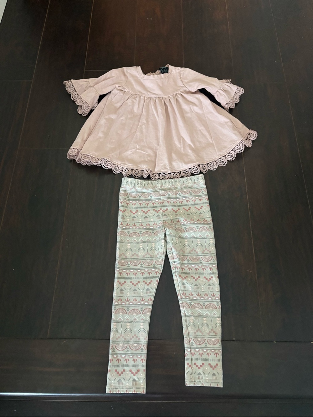 Cynthia Rowley Mauve Top with Mint & Mauve Patterned Leggings